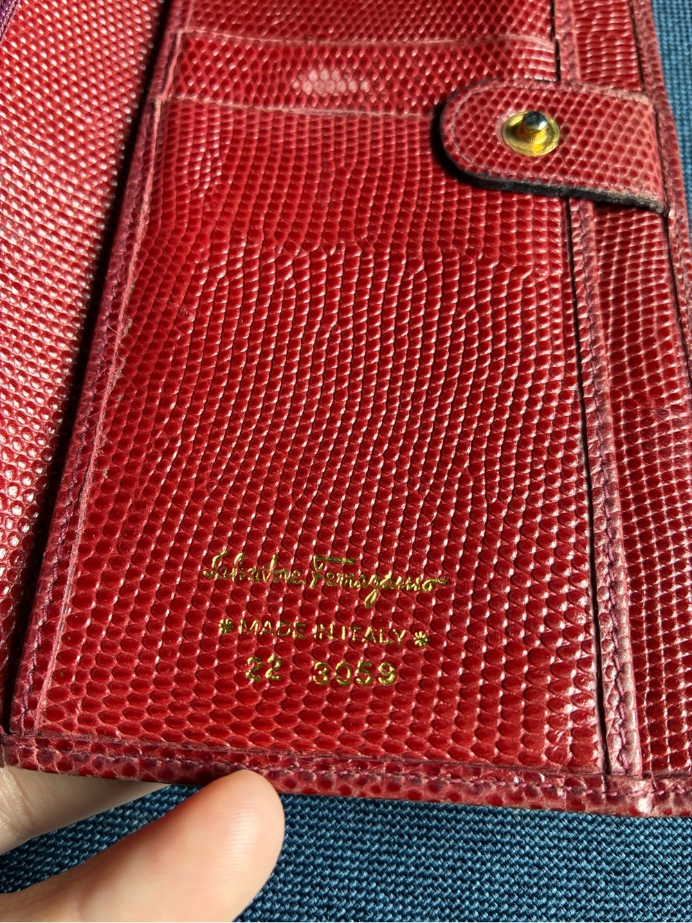 Salvatore Ferragamo Bordeaux Textured Leather Bow-Accent Wallet Purse - Picture 7 of 12